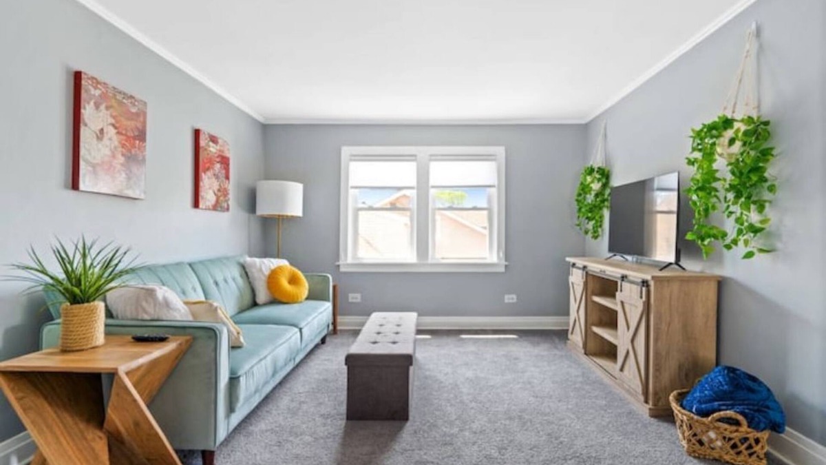 Norwood Park East Apartment | The Norwood Nook – Walkable Stay Near O’Hare & Metra!