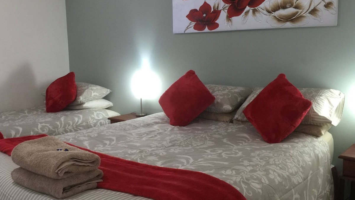 York Hotel | The Nosh & Nod (Great Rates & Superb Main Street Location)