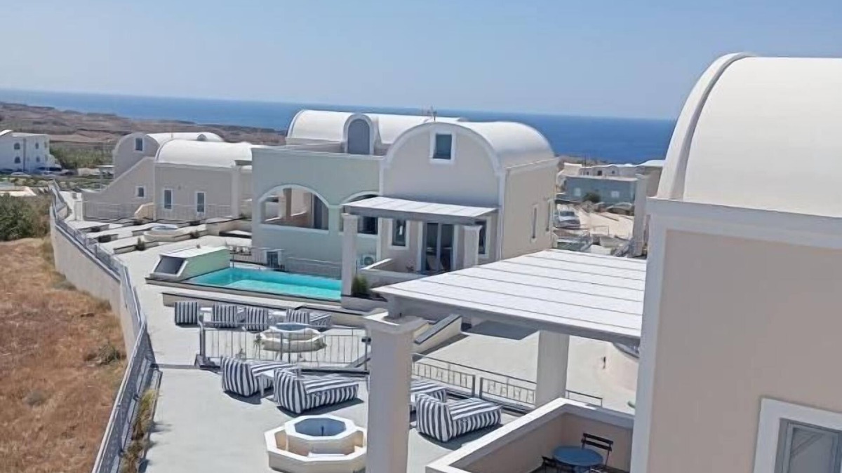 Fira Hotel | The Noverian Bios Caldera Sunset Suites