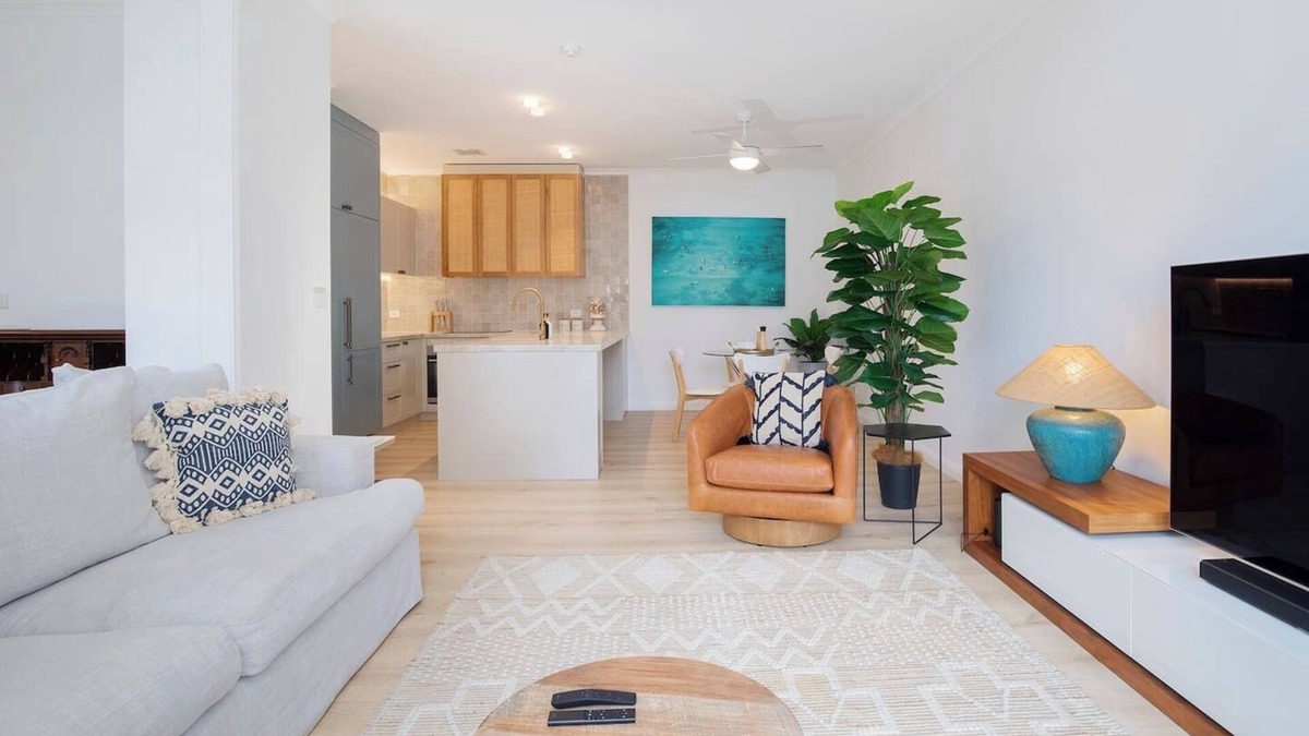 Newcastle Apartment | The Novocastrian Classic Charm by Newcastle Beach