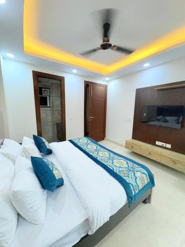 Chittaranjan Hotel | The Nuvon Residency CR Park