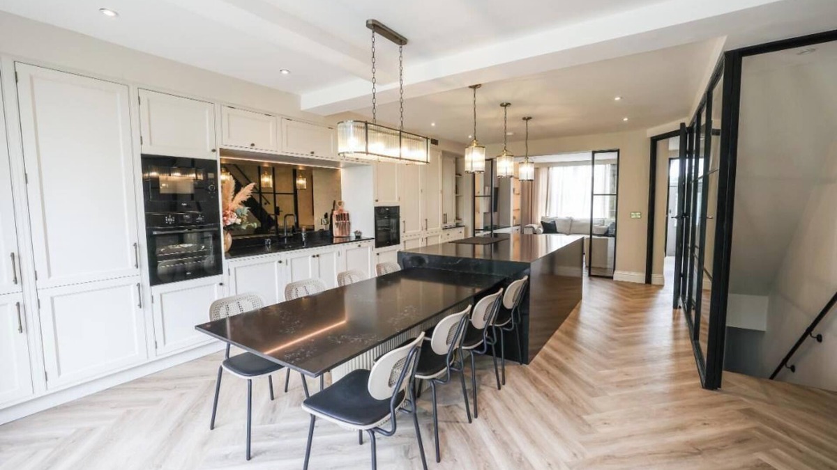 Stockport House | The Oak Dene is a beautifully designed retreat in High Lane that blends sophisticated style with everyday comfort. Finished to an exceptional standard and a calm neutral palette that creates a sense of modern elegance from the moment you walk in.