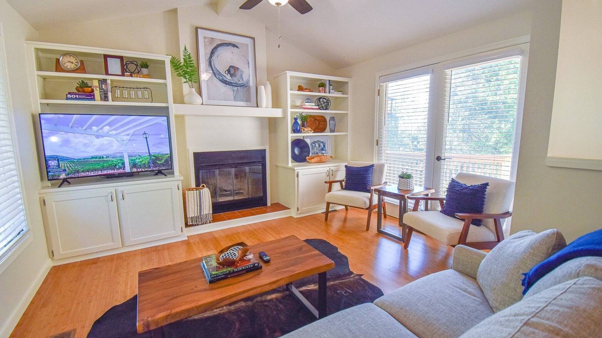 Fayetteville House | The Oak House - 1 mi from DT Fayetteville and UofA