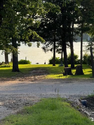 Murchison House | The oak lake house lake view