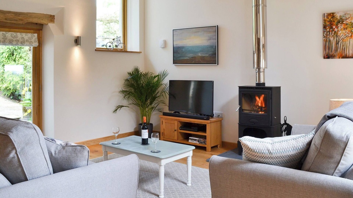 Worlington Cottage | The Oak Stall - UK11023