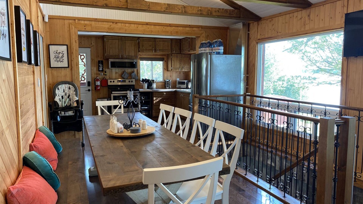 Valentia Cottage | The Oakdene Cottage - hot tub with a lake view!