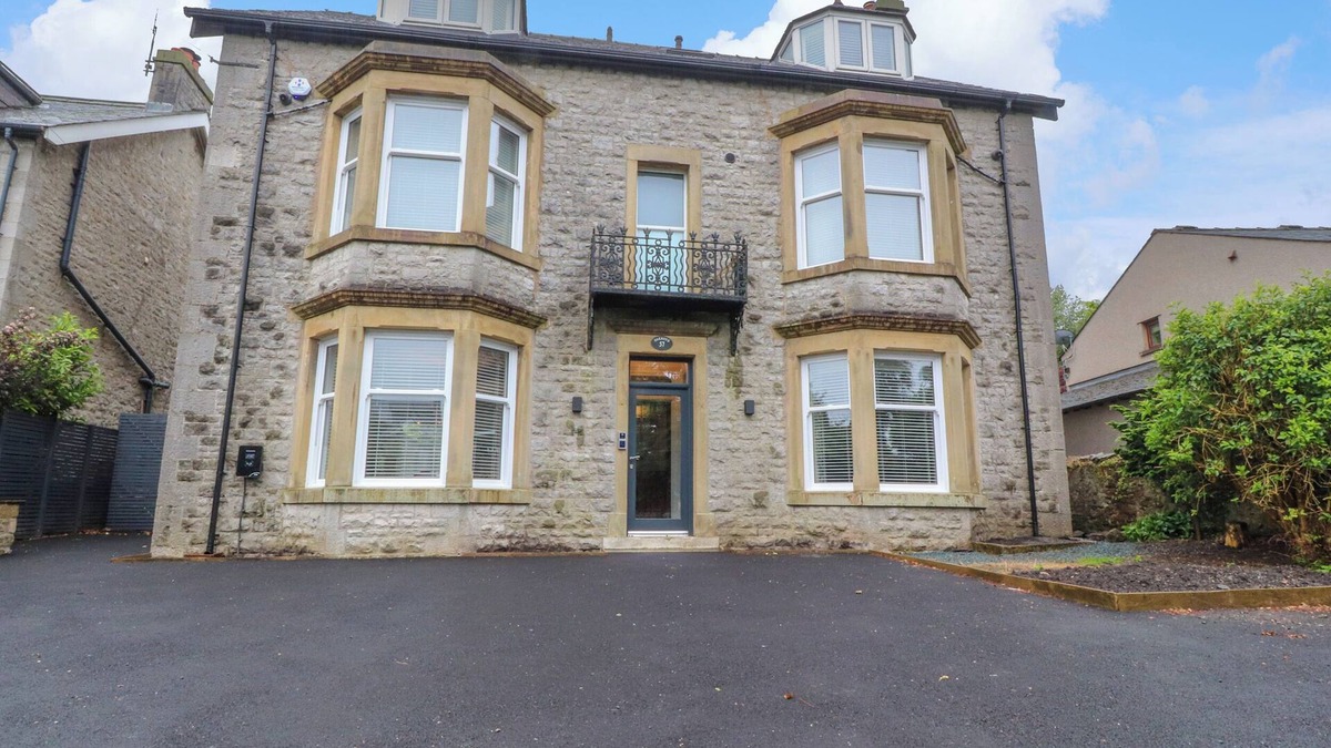 Ingleton House | THE OAKROYD, family friendly, luxury holiday cottage in Ingleton