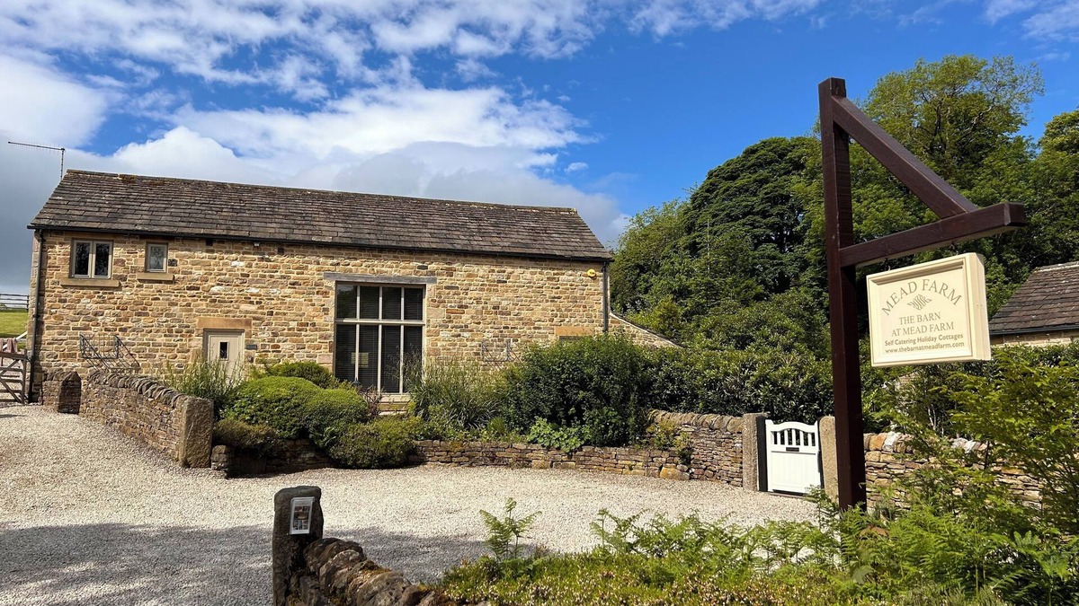 Hope House | The Oaks - Award Winning Barn Conversion In Hope Village Near To Castleton