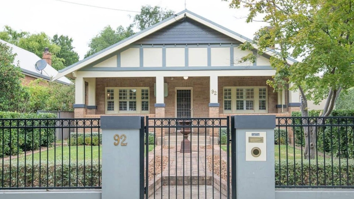 Orange House | The Oaks on March - Stunning & Elegant CBD Home