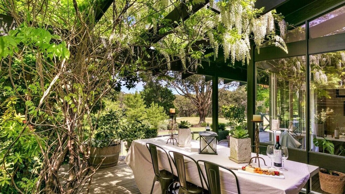 Red Hill South House | The Oaks Stunning Red Hill Country and Coastal Home 15 Acres, Wineries, Beaches