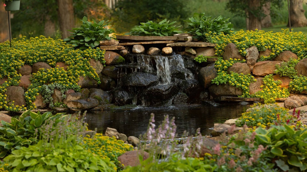 Spirit Lake Bed & Breakfast | The Oakwood Inn – Adults Only