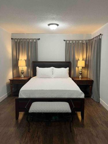 Murray Hill House | ☆The Oasis in Murray Hill☆ -sleeps 8- WiFi- Cozy