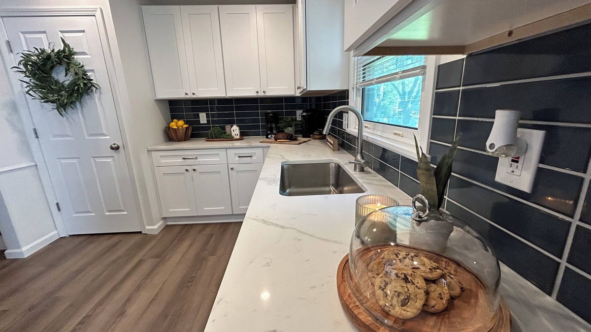 Grandview House | The Oasis:MidModern Comfort-5Bdrm 2K,3Q