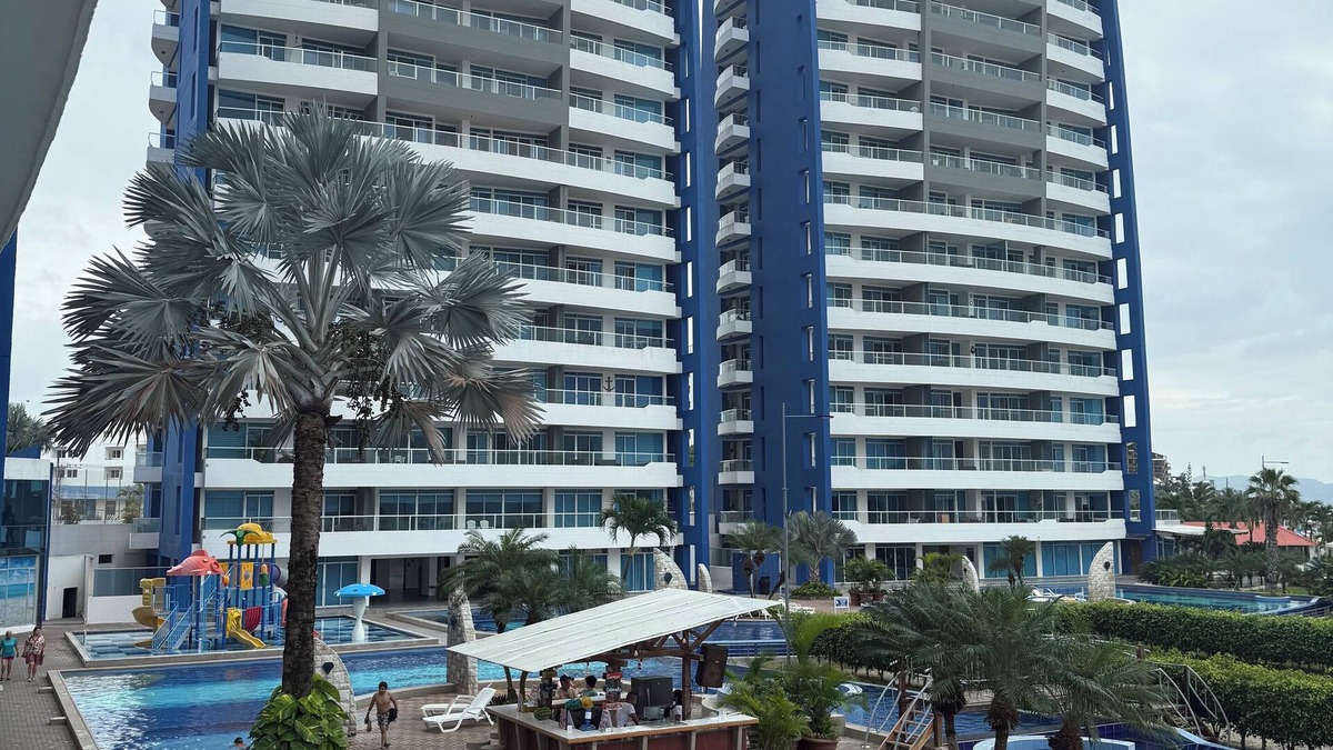 Tonsupa Condo | The ocean view condo .”Diamond Beach “ . 2 bedroom with air and WiFi. 2 floor