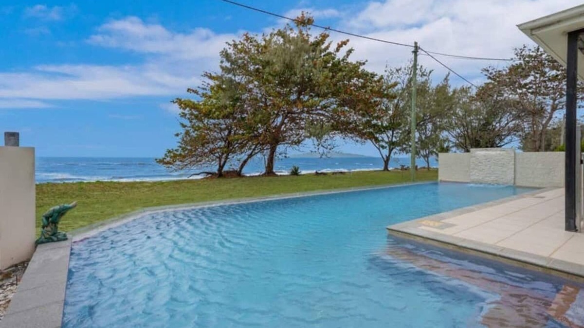 Saunders Beach Apartment | The Oceanfront on Cay