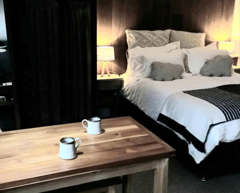 Chichester House | The Old Barn Annexe, cosy stay, close drive to city, beach, South Downs & Goodwood