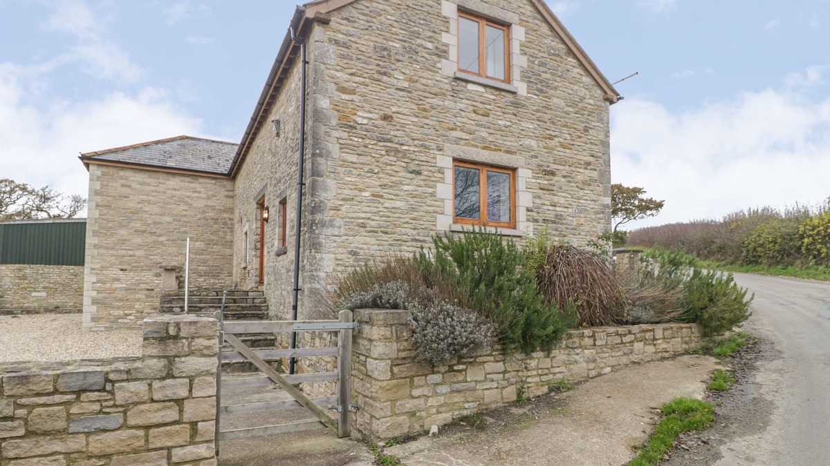 Isle of Purbeck Cottage | THE OLD BARN, family friendly, luxury holiday cottage in Swanage