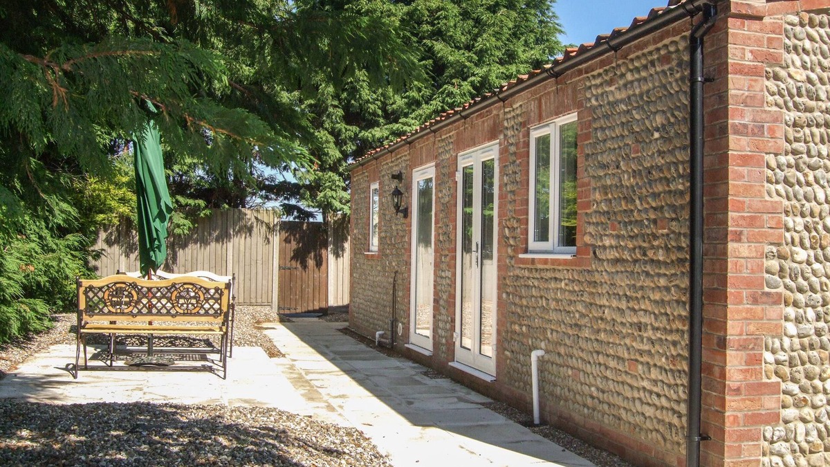 Walcott Cottage | THE OLD BARN, pet friendly, character holiday cottage in Walcott