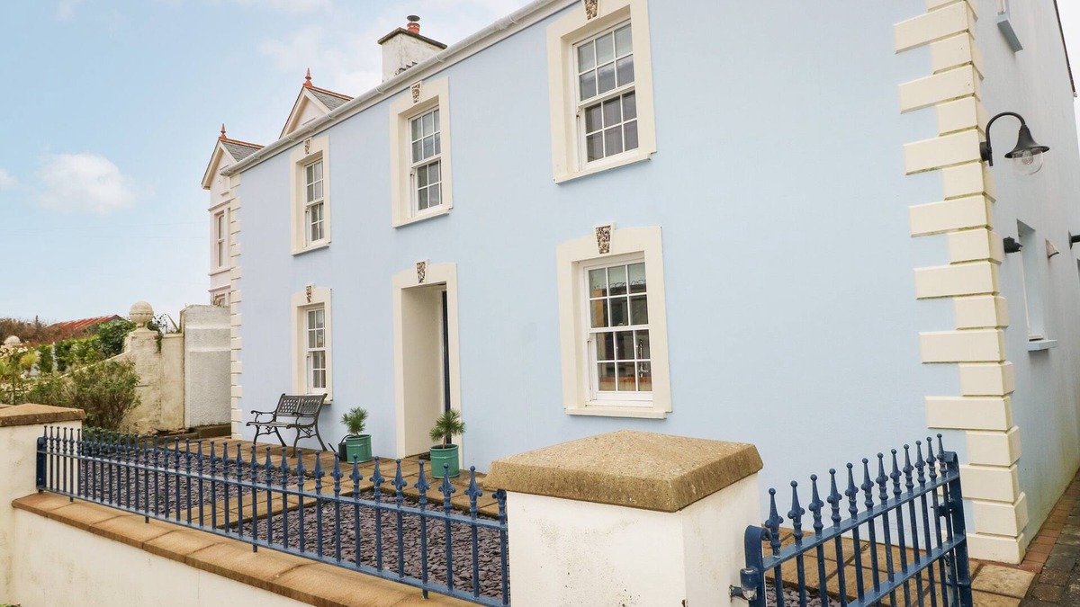 Trefin House | THE OLD BOATHOUSE, pet friendly, with open fire in St Davids