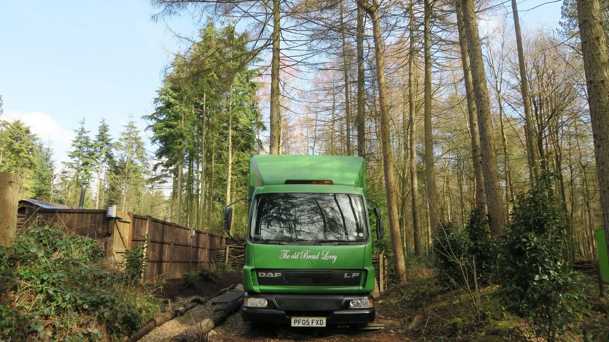 Warlingham House | The Old Bread Lorry with hot tub
