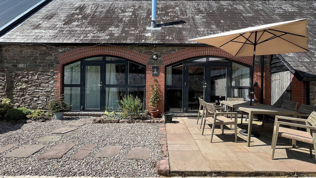 Llanfihangel Tal-y-llyn House | The Old Byre at Llandetty Hall Farm Brecon Beacons Historic Barn Farm Stay