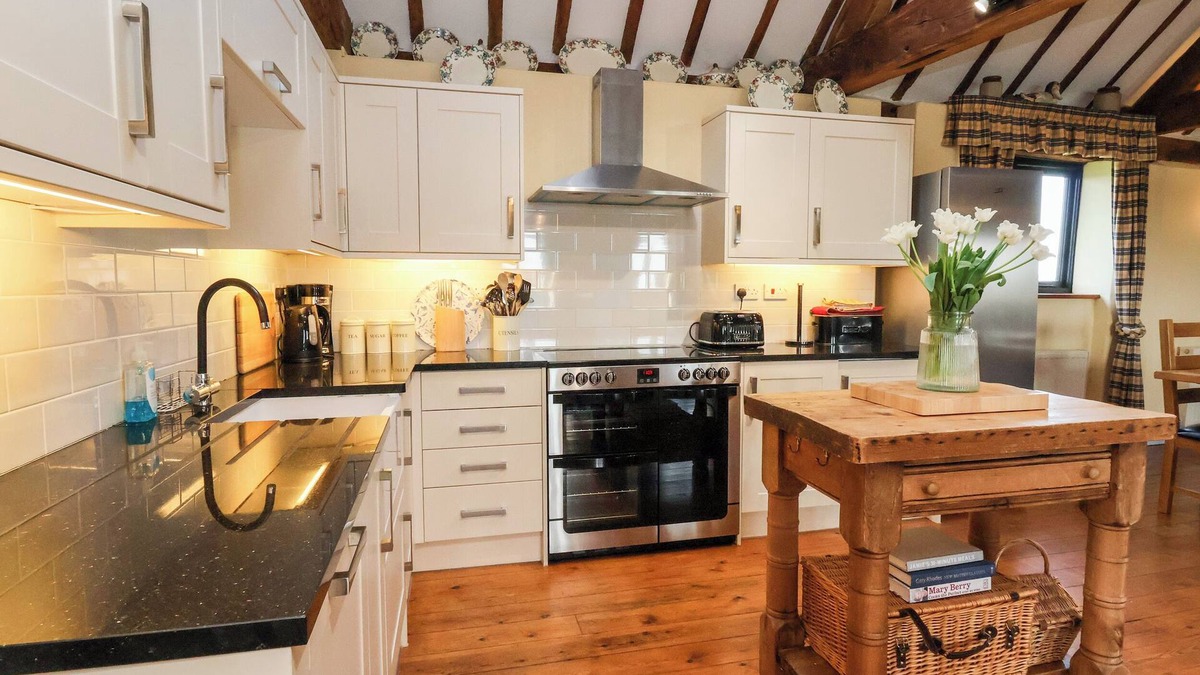 Nantwich Cottage | THE OLD CARTHOUSE, pet friendly, character holiday cottage in Bunbury