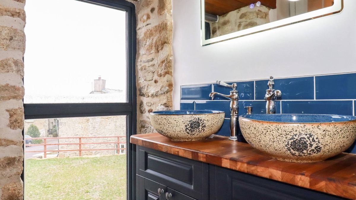 Fivelanes Cottage | The Old Cattle Barn