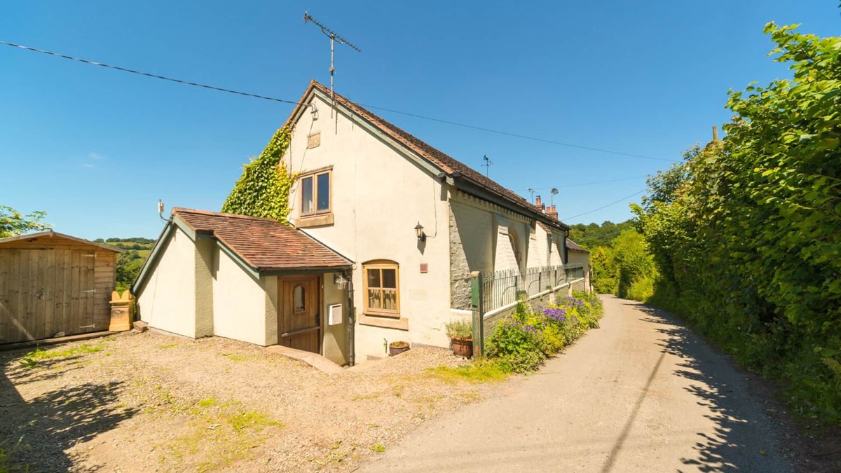 Pontesbury Cottage | THE OLD CHAPEL, pet friendly, with hot tub in Stiperstones