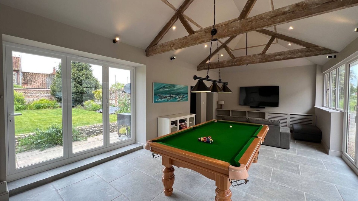 Fakenham House | The Old Chequers | Hot tub & Games room