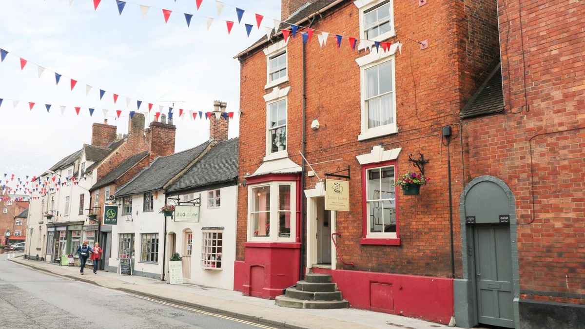 Ashbourne Cottage | THE OLD CLOCK MAKERS, with a garden in Ashbourne