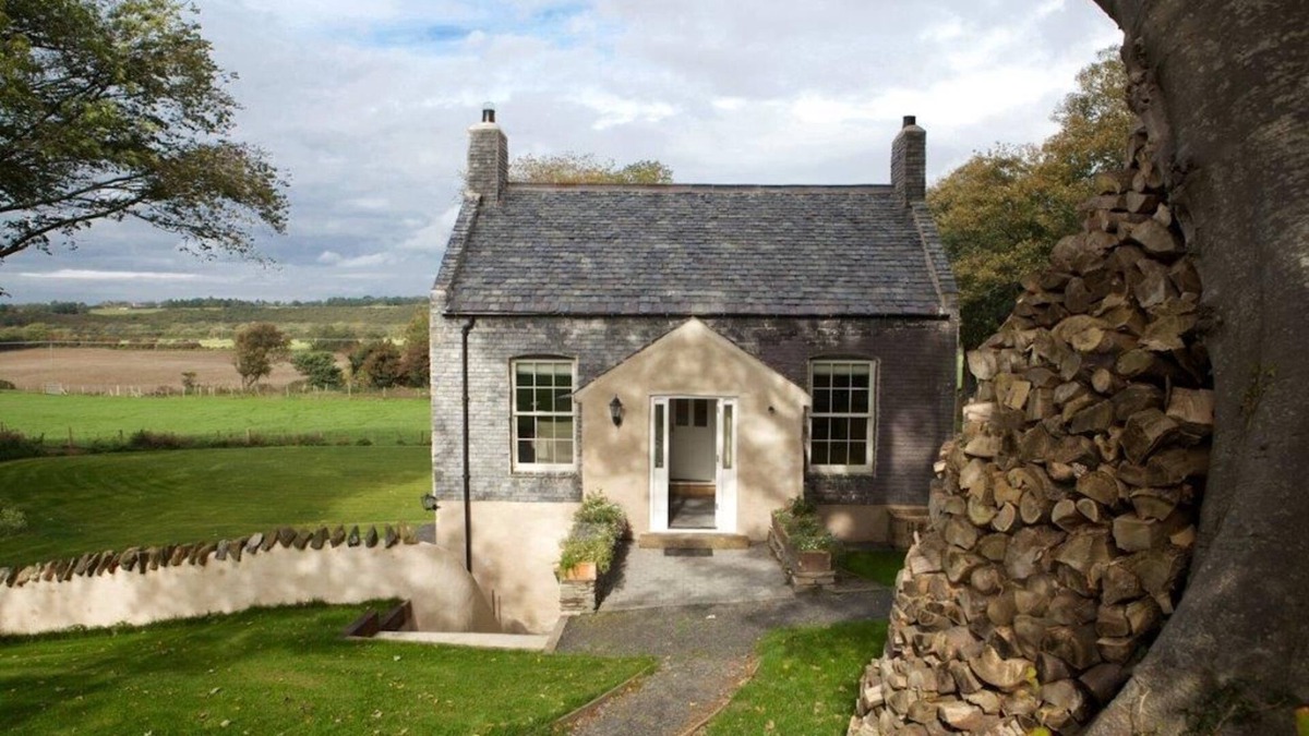 Patrick Cottage | The Old Coach House - a holiday cottage that sleeps 4 guests in 2 bedrooms
