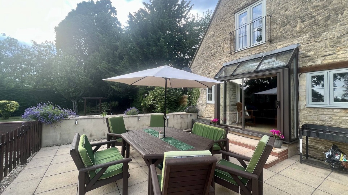 Witney House | The Old Coach house- a delightful home from home