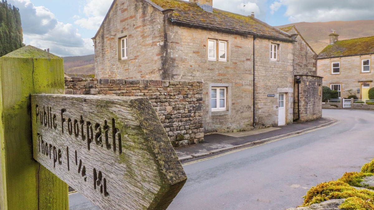 Burnsall Cottage | THE OLD COBBLERS, pet friendly, with open fire in Grassington