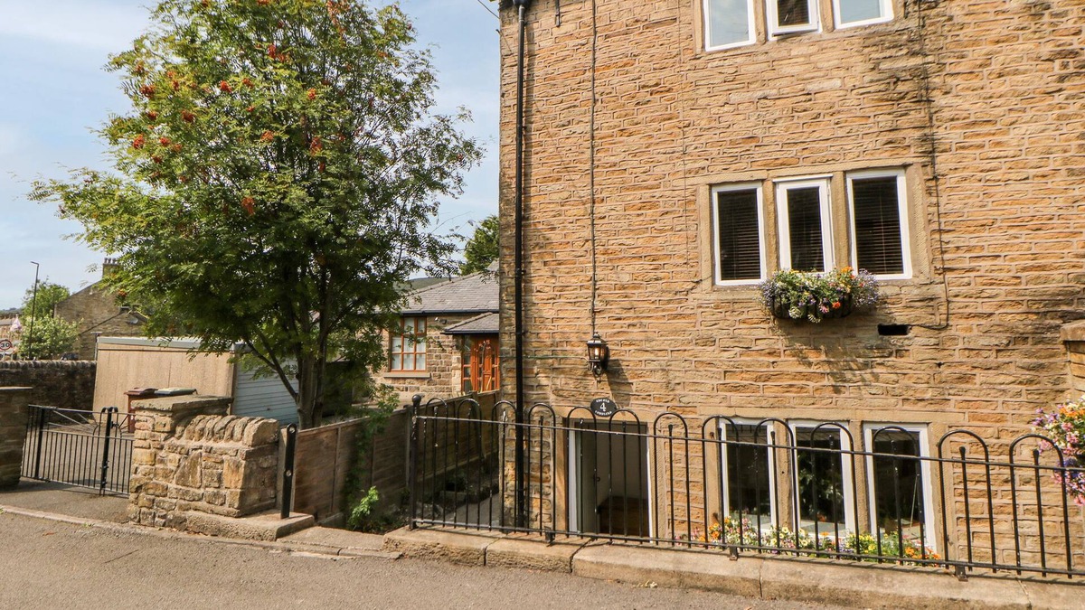 Hayfield Cottage | THE OLD COBBLERS, pet friendly, character holiday cottage in Hayfield