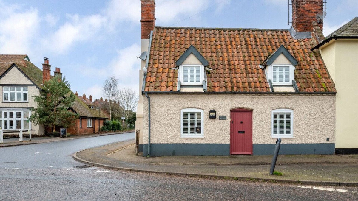 Woodbridge House | The Old Corner Shop - Three Bedroom House, Sleeps 5