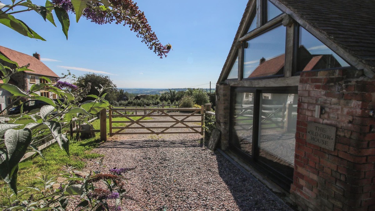 Wheathill Cottage | THE OLD COW HOUSE, pet friendly, with open fire in Ditton Priors