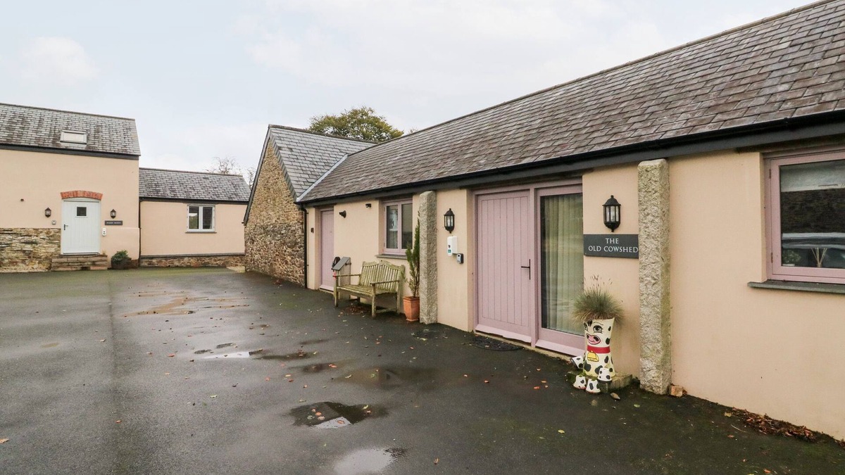 Lifton Cottage | THE OLD COWSHED, pet friendly, character holiday cottage in Lifton