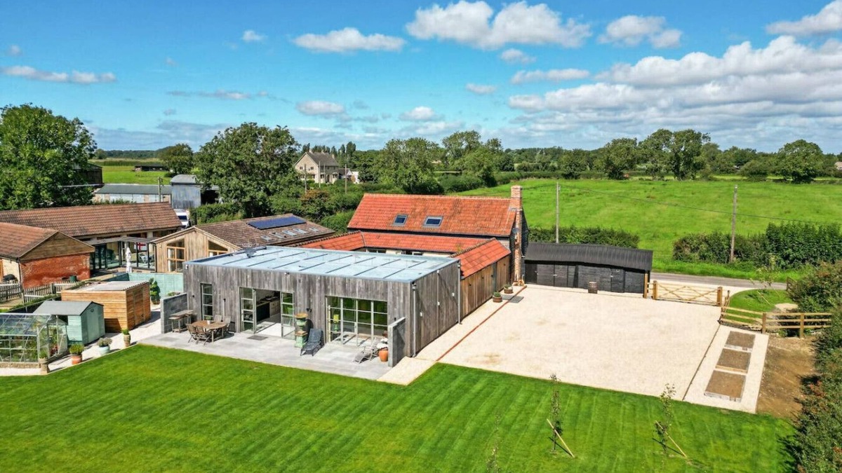 Crudwell House | The Old Dairy: A Stunning Detached Rural Retreat
