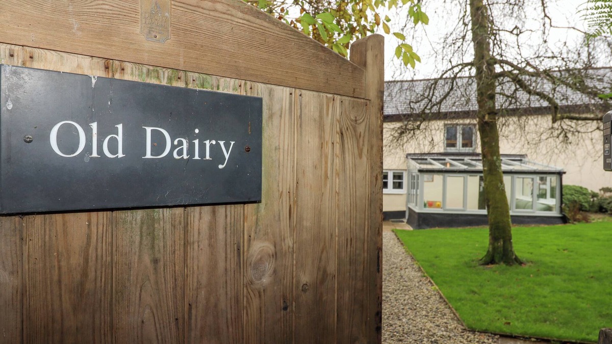 Okehampton Cottage | THE OLD DAIRY, pet friendly, with open fire in Sourton Down
