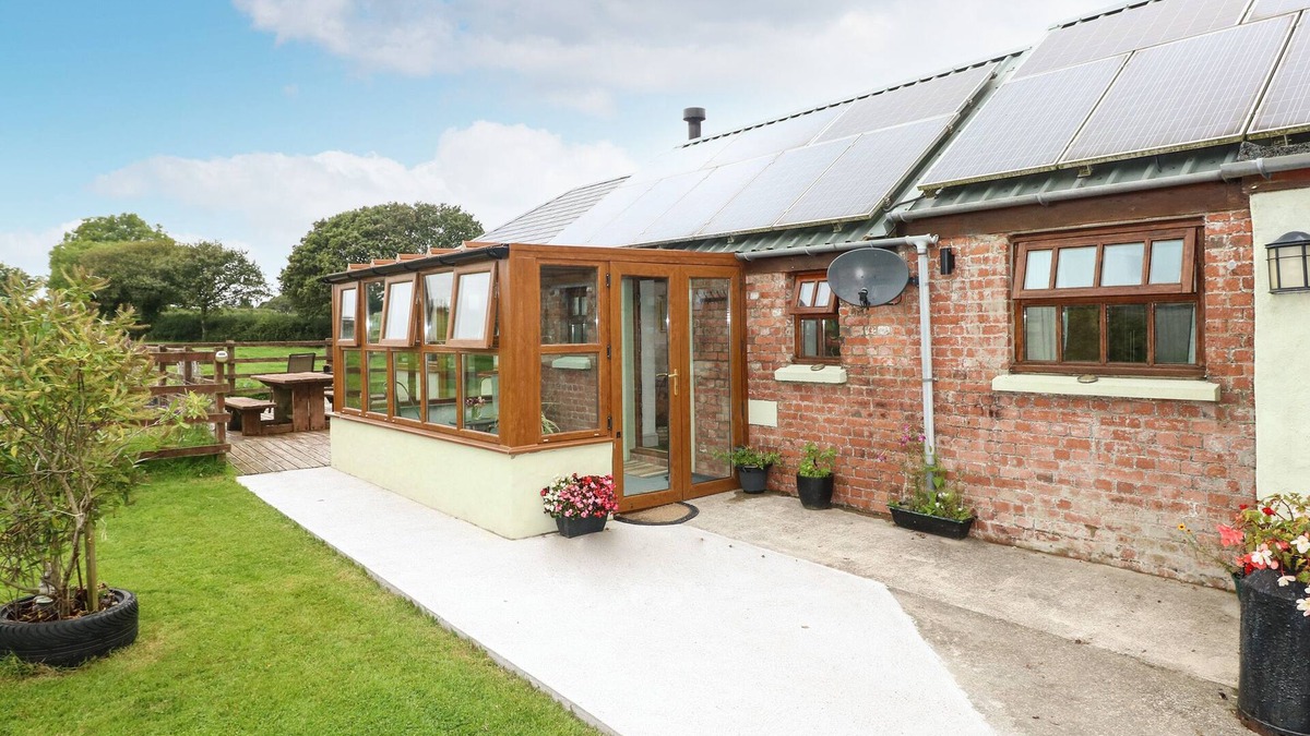 Narberth Cottage | THE OLD FARM SHOP, pet friendly, with hot tub in Narberth