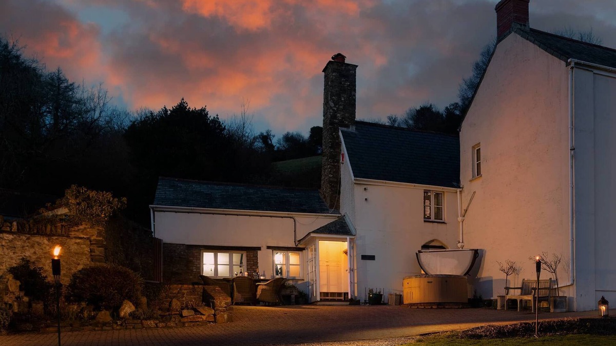 Combe Martin Cottage | The Old Farmhouse - sleeps 6 guests in 3 bedrooms