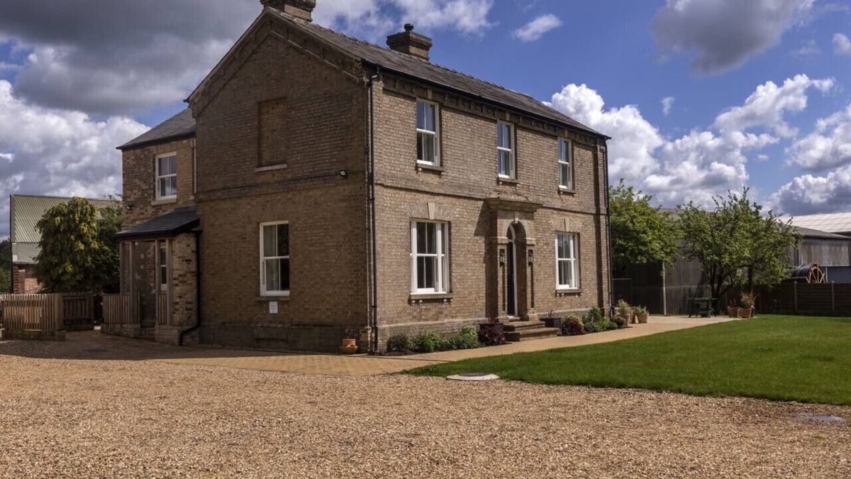 Sawtry Other | The Old Farmhouse · Stunning farmhouse in Cambridgeshire countryside
