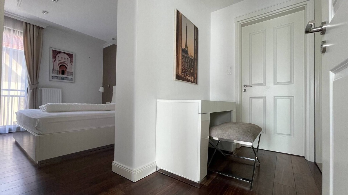 Tata Apartment | The Old Lake Suite - Tata