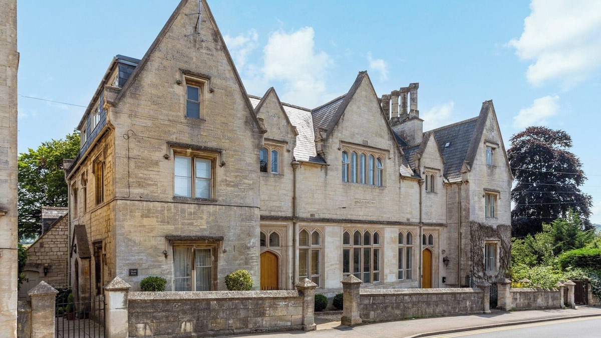 Painswick Cottage | The Old Library, Apartment 1