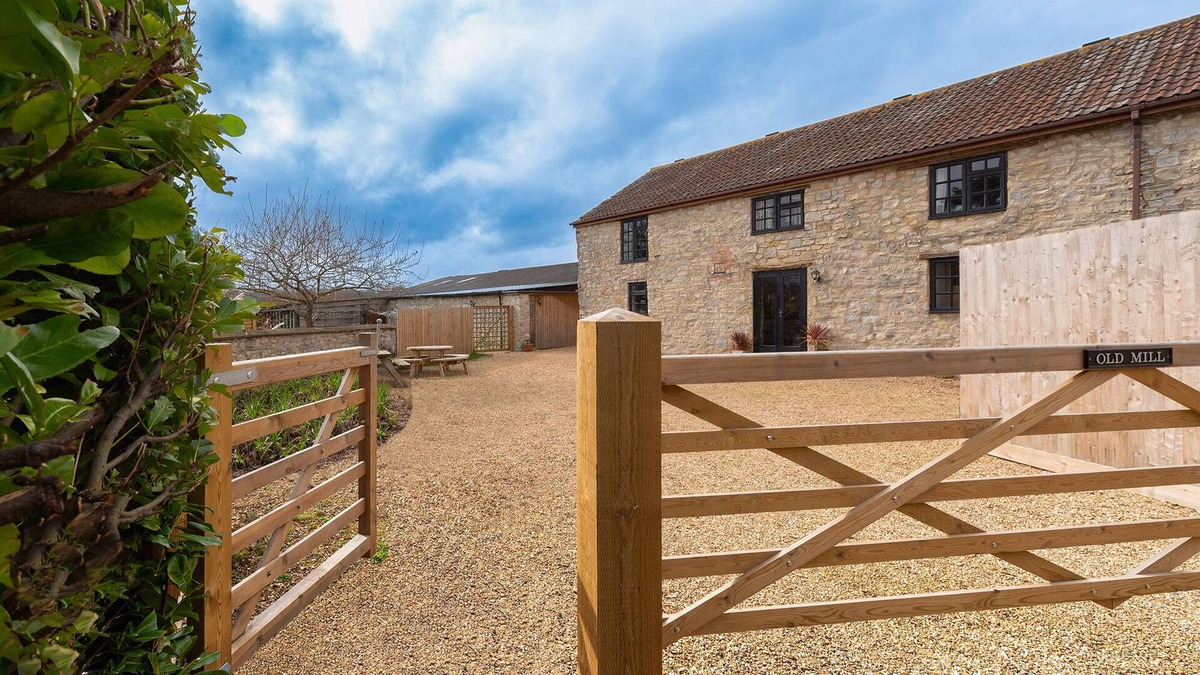 Ilton Cottage | The Old Mill, a beautiful converted barn with hot tub | 4* Gold