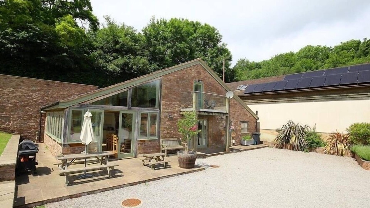 Flaxley Cottage | THE OLD MILL, pet friendly, character holiday cottage in Cinderford