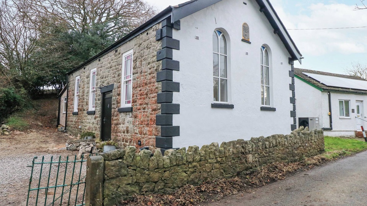Pentre Halkyn Cottage | THE OLD NANT-Y-FFLINT CHAPEL, pet friendly, with a garden in Flint