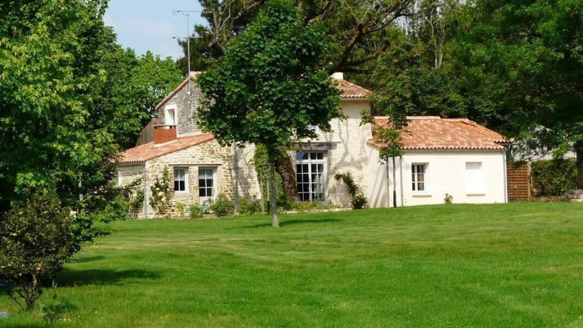 Bourneau House | THE OLD OAK