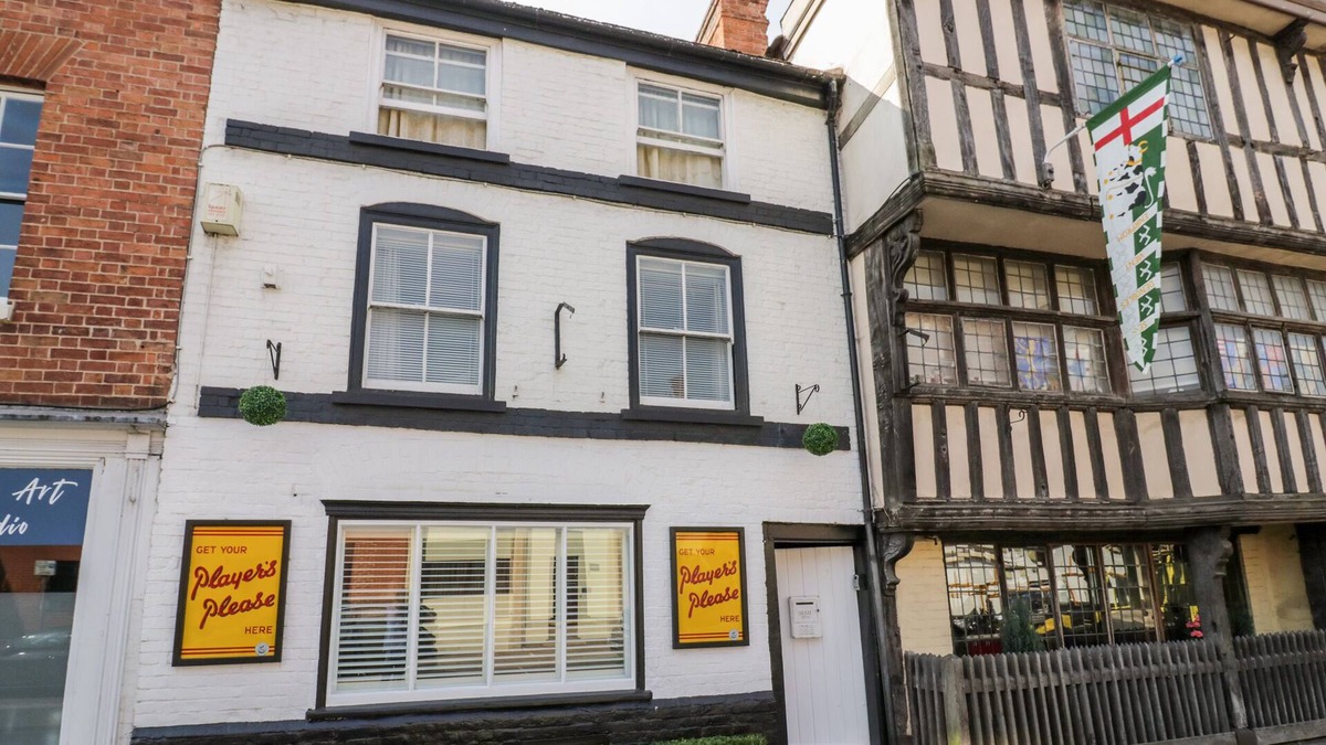 Tewkesbury Cottage | THE OLD PAPER SHOP, pet friendly in Tewkesbury