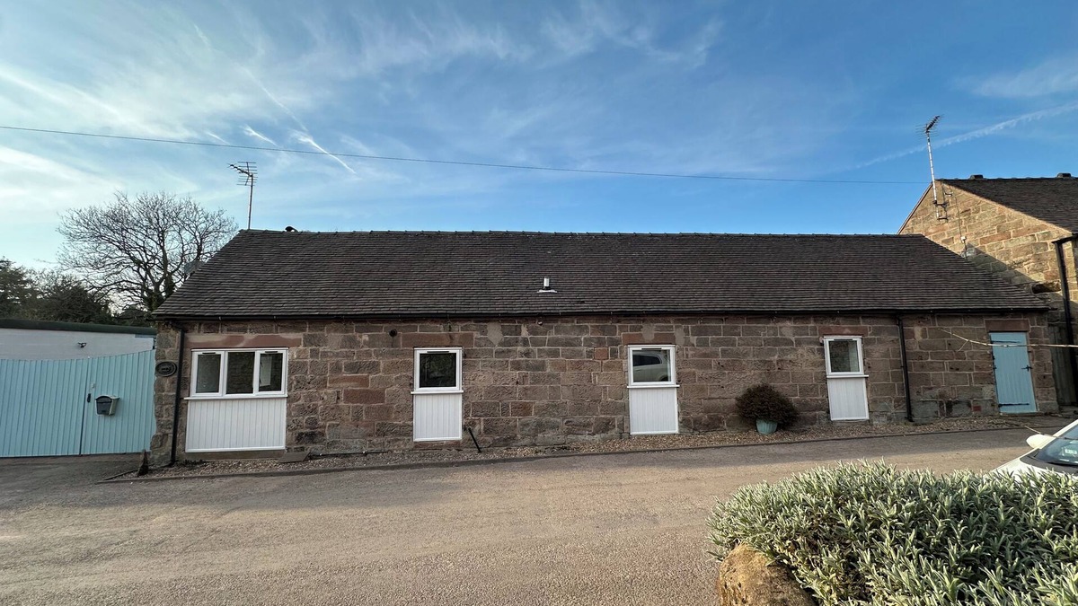 Alton Cottage | THE OLD PARLOUR, family friendly, character holiday cottage in Alton